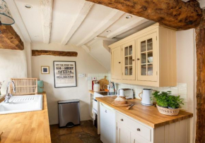 Charming 2BD Cottage in the Heart of Kingham!